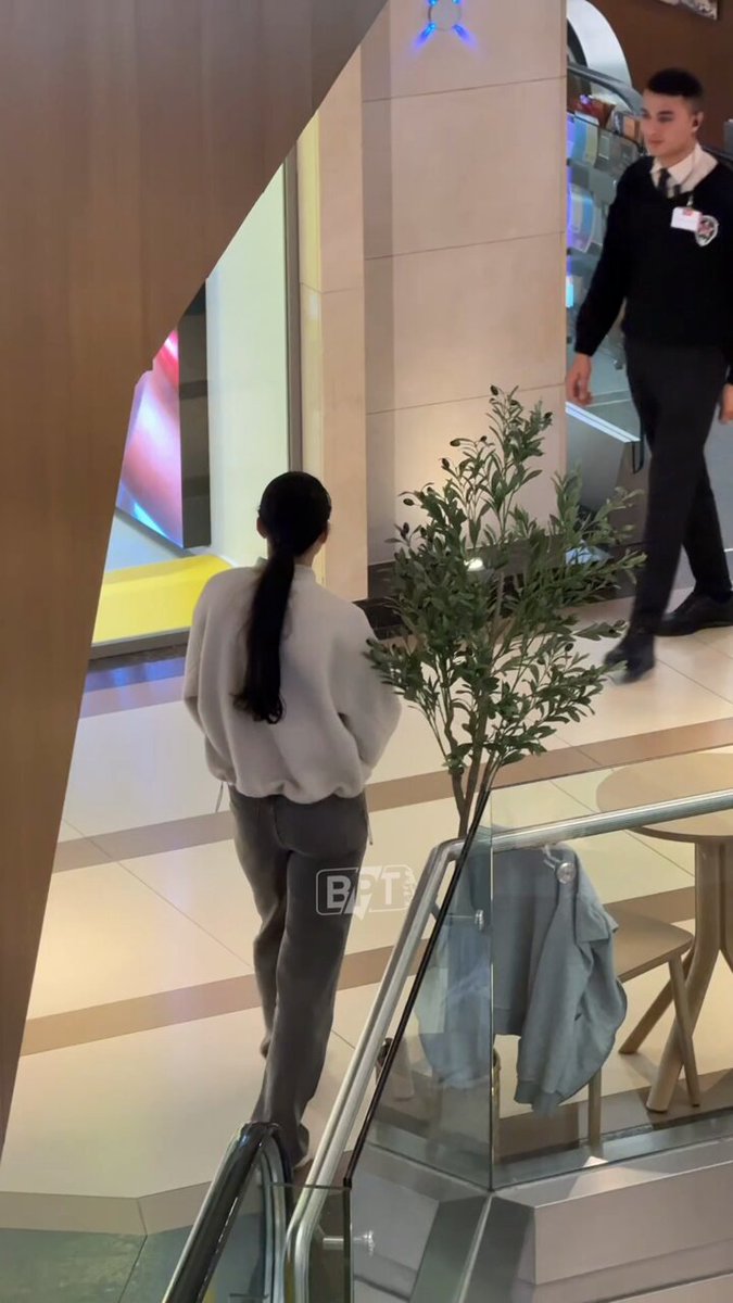 Rus Modelin Türk Güvenlik Görevlisine Yazdığı Not Gündem Oldu