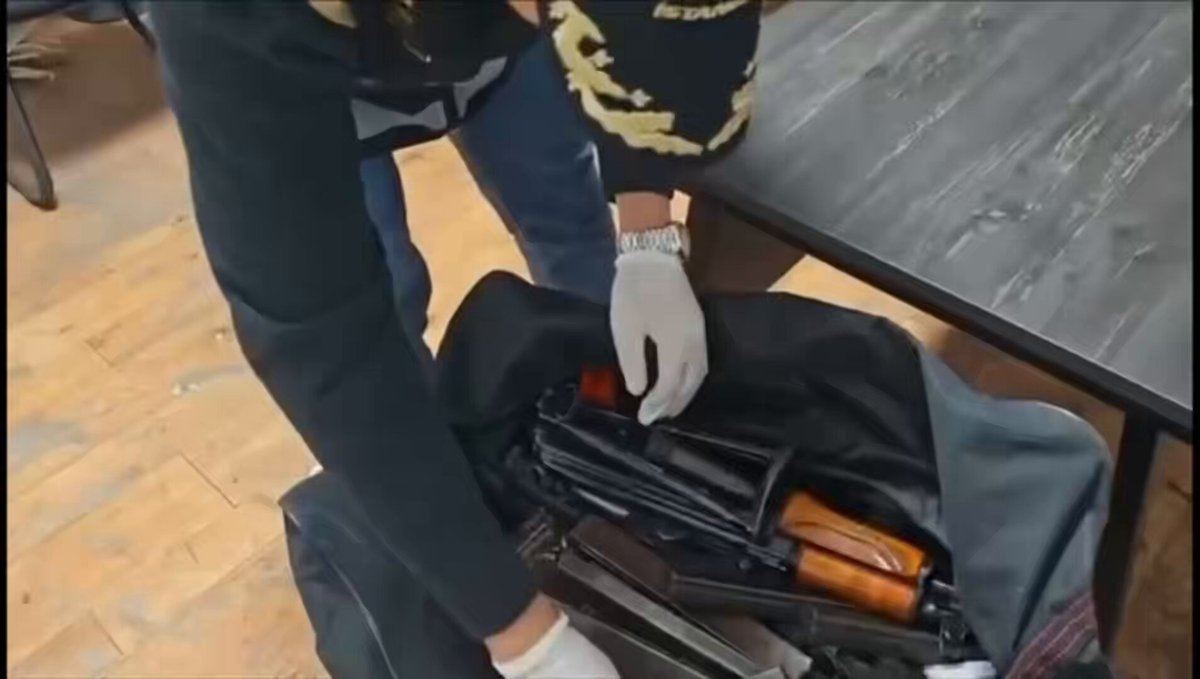 Bahçelievler'de Suç Örgütü Pankartıyla Fotoğraf Çeken 8 Şahıs Yakalandı