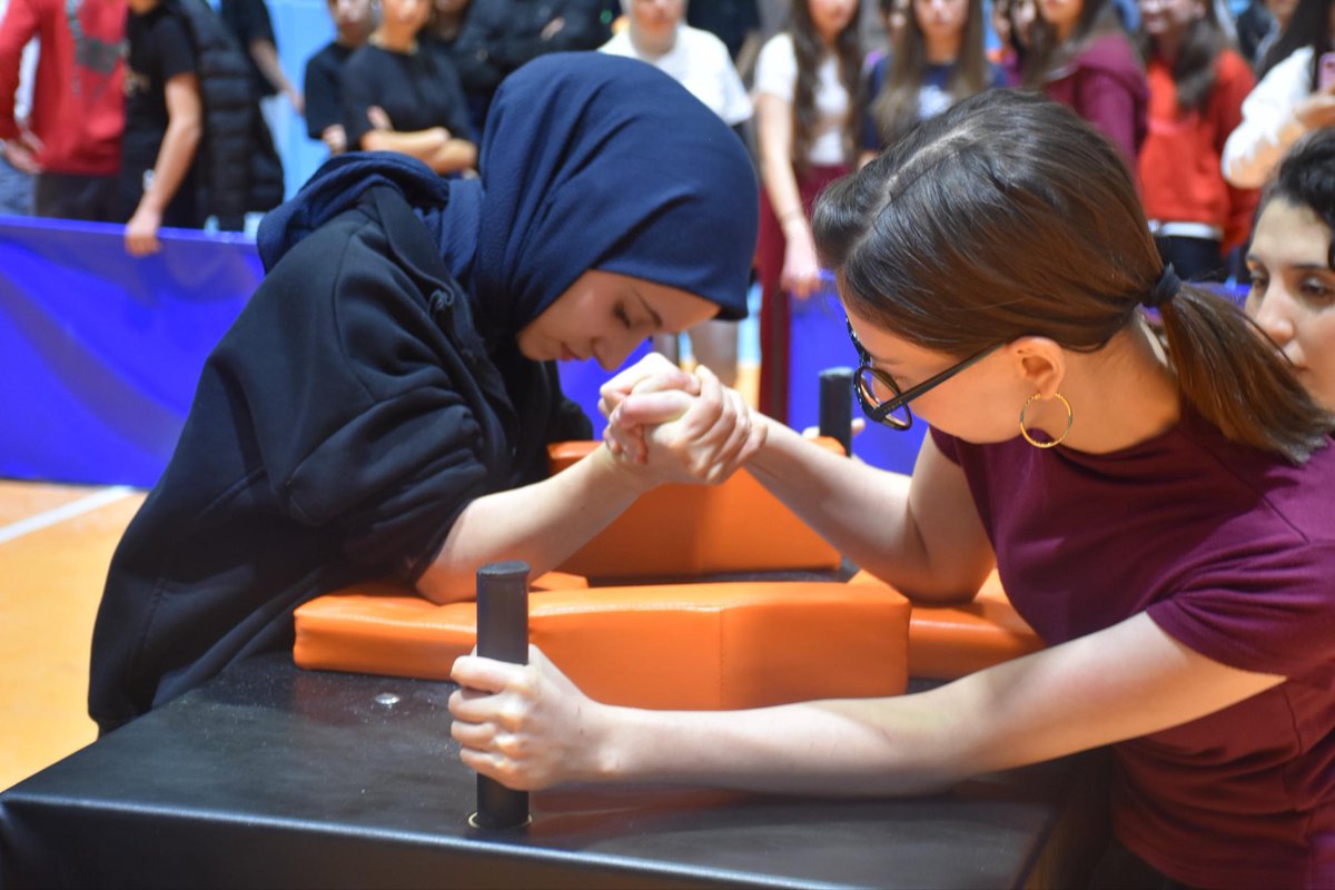 Afyonkarahisar'da Genç A Bilek Güreşi Müsabakaları Nefes Kesti