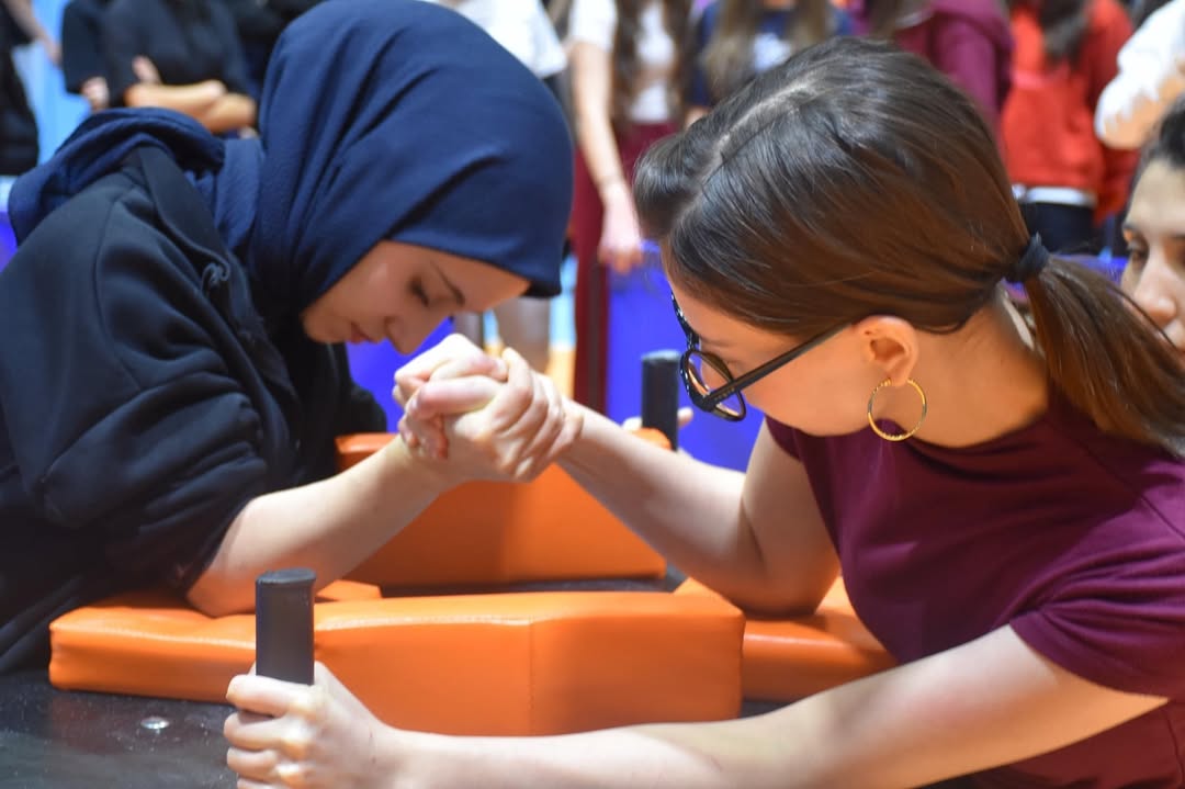 Afyonkarahisar'da Genç A Bilek Güreşi Müsabakaları Nefes Kesti