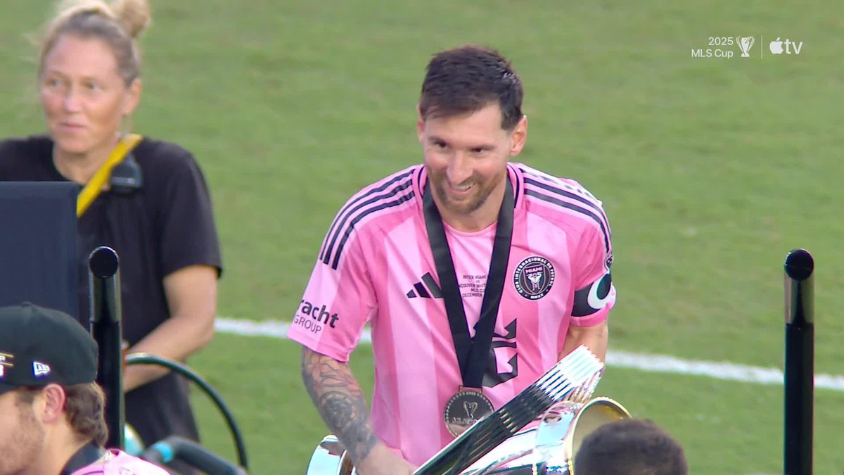 Lionel Messi, Kariyerindeki 48. Kupasını Kazanarak Tüm Zamanların Rekortmeni Oldu