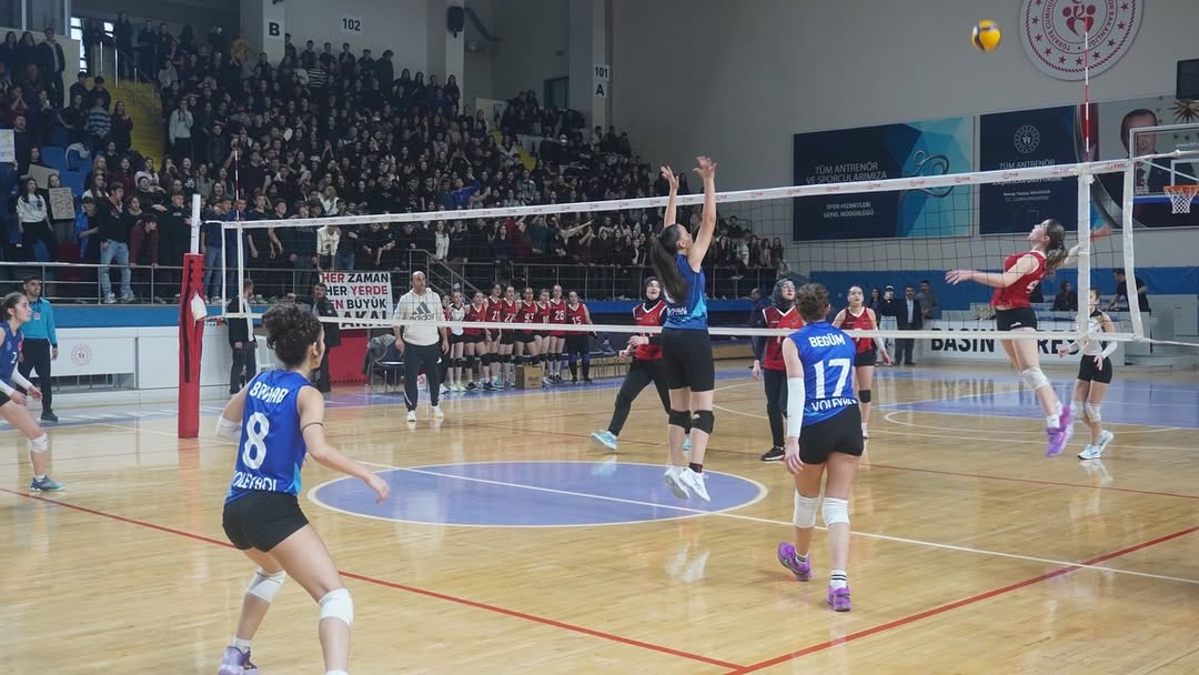 Afyonkarahisar'da Okul Sporları Voleybol Müsabakaları Tamamlandı