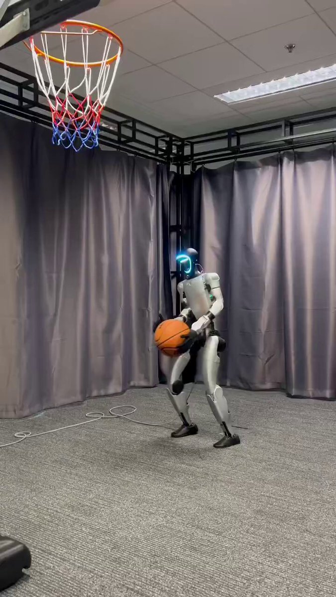 Çin'de Geliştirilen İnsansı Robot Basketbol Oynayabiliyor