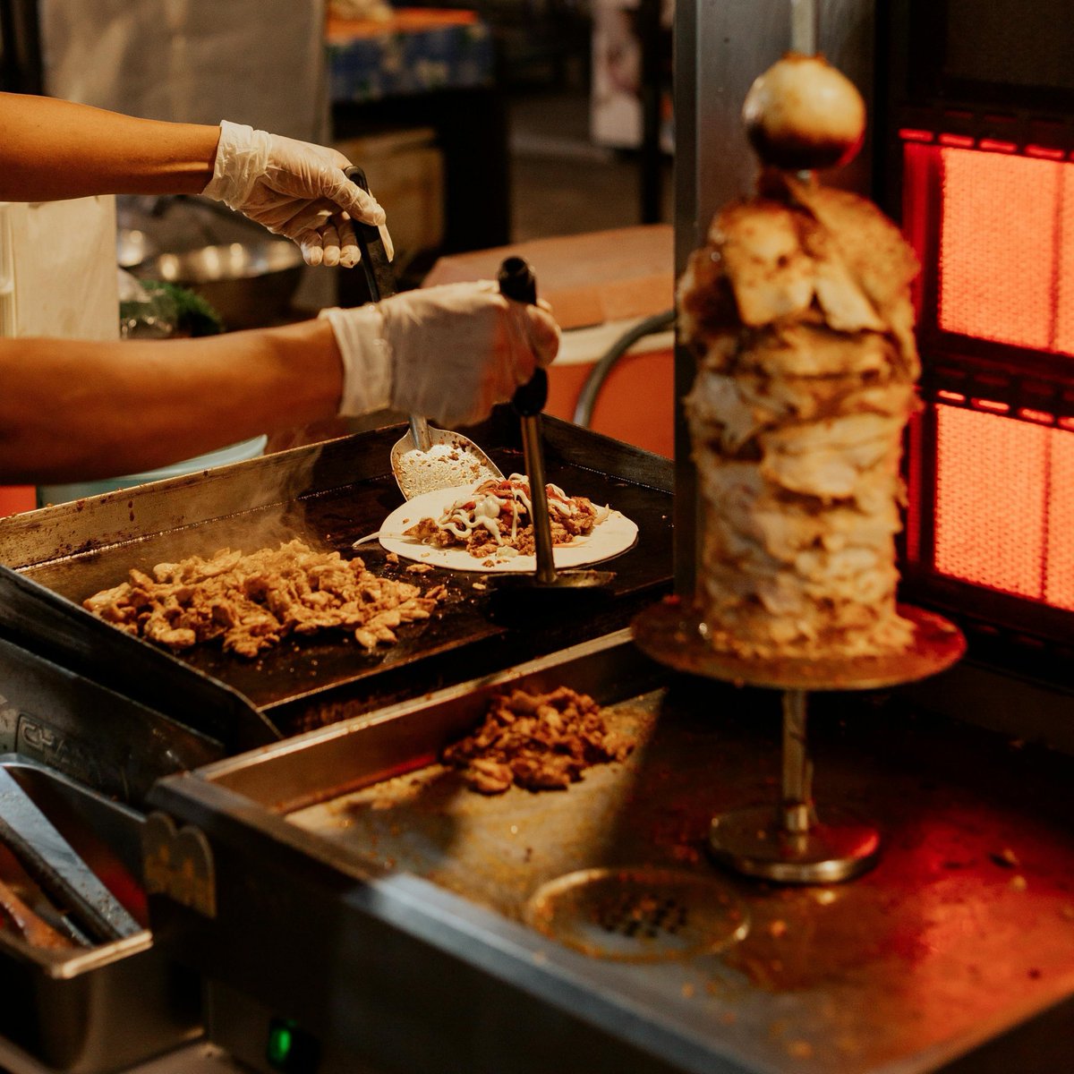 Muğla'da Zehirlenme: Genç Kız Hayatını Kaybetti, İki Kardeşin Hayati Tehlikesi Sürüyor