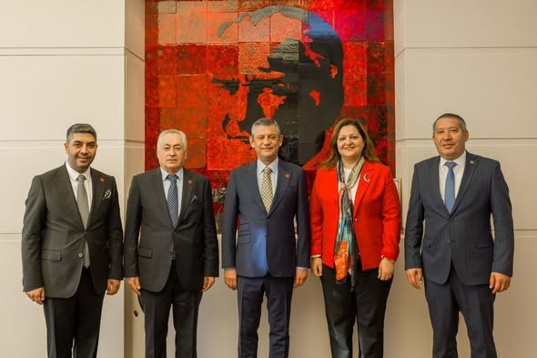 Dinar Belediye Başkanı Veysel Topçu, CHP Genel Başkanı Özgür Özel'i Ziyaret Etti