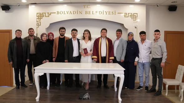 Bolvadin Belediyesi'nde Nikah Töreni: Başkan Aynacı Genç Çifti Evlendirdi