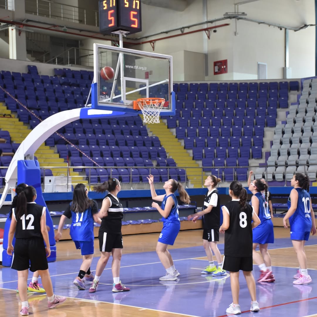 Afyonkarahisar'da Okul Sporları Voleybol ve Basketbol Müsabakaları Sona Erdi