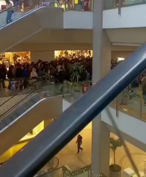 Ankara'daki AVM'de İndirim Sonrası İzdiham Yaşandı