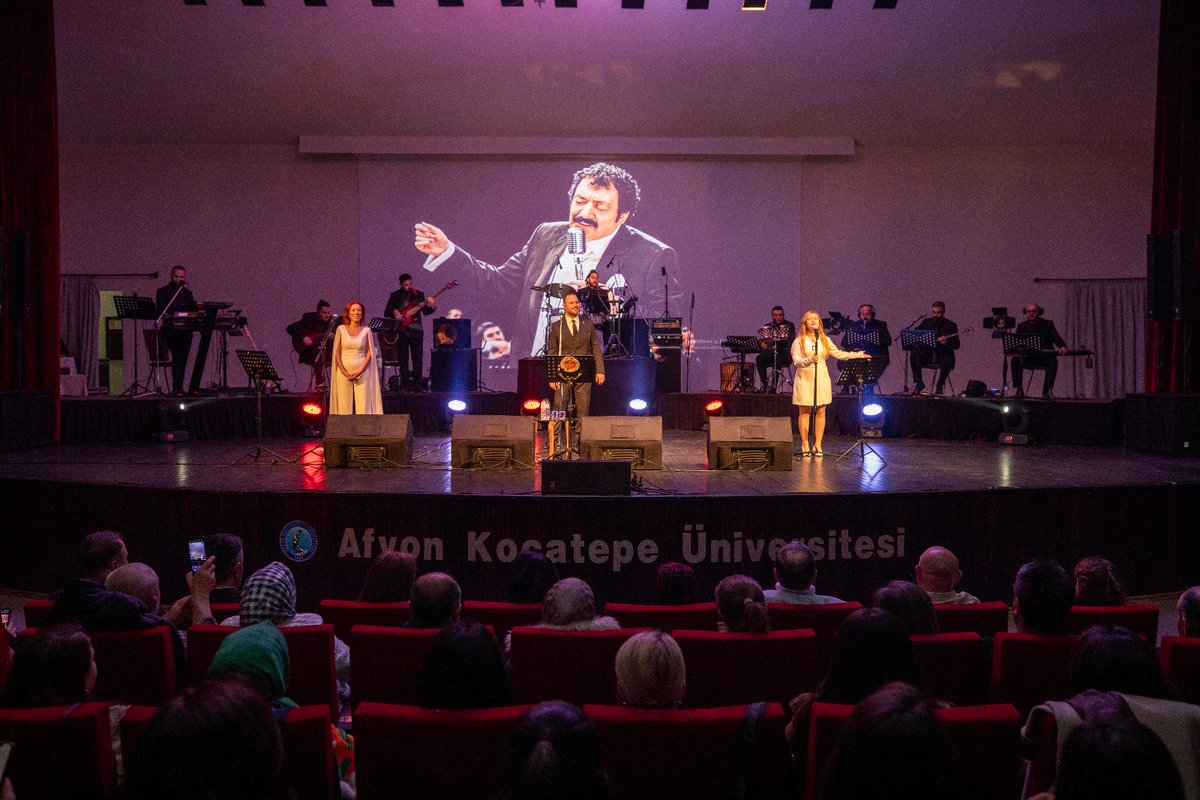 Afyonkarahisar'da Müslüm Gürses Şarkıları Konseri Duygu Dolu Anlara Sahne Oldu