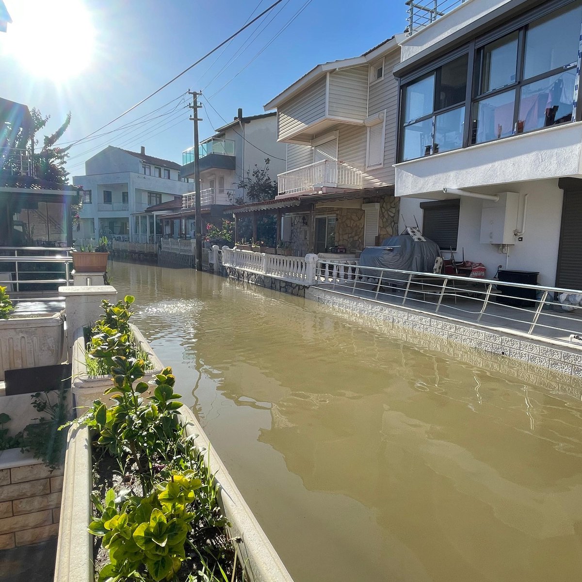 İzmir Foça'da Sağanak Yağış Sonrası Meydana Gelen Seller ve Zararlar
