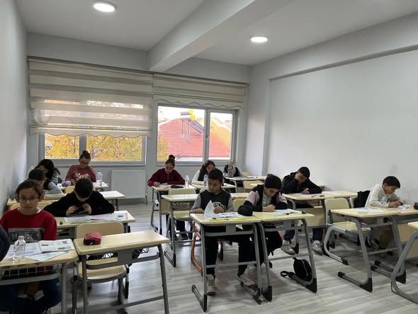 Emirdağ'da Öğrenciler İçin Türkiye Geneli Deneme Sınavı Düzenlendi