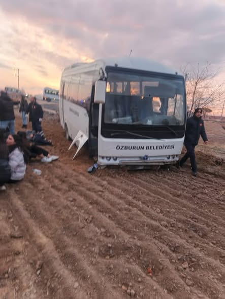 Afyonkarahisar'da Öğrenci Servis Aracı Kazası: Yaralı Öğrencilere Geçmiş Olsun Mesajı