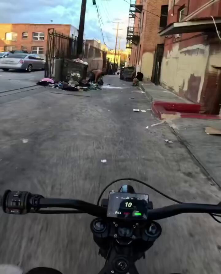 Los Angeles'ın Arka Sokaklarında Yaşam: YouTuber John Hicks'ten Çarpıcı Görüntüler