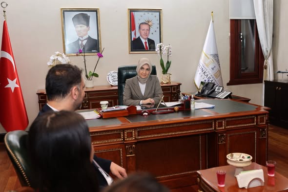 Afyonkarahisar Valisi'nden Taşoluk Belediyespor Kadın Futbol Takımına Başarı Ziyareti