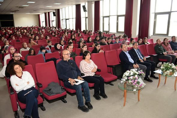 Afyon Kocatepe Üniversitesi Eğitim Fakültesinde Kariyer Söyleşisi Düzenlendi