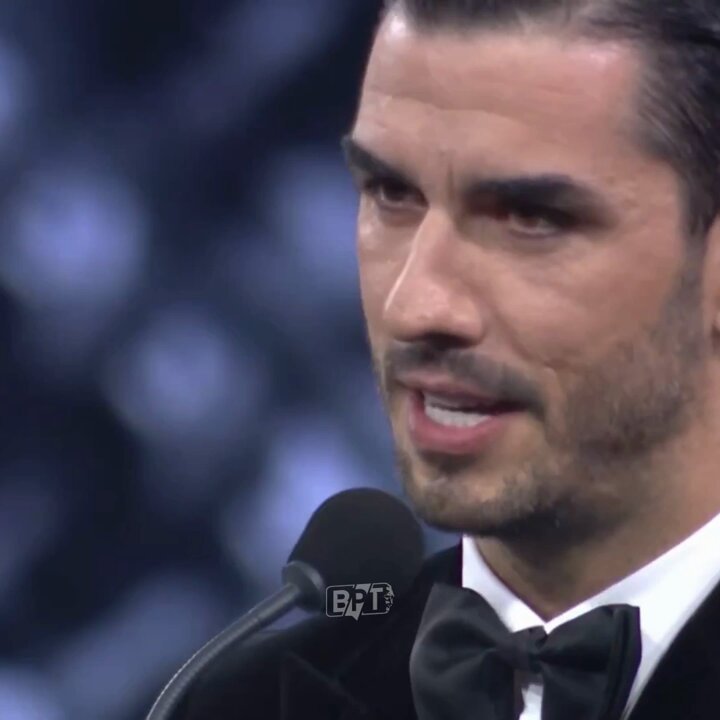 Melis Birkan, Eşi Aras Aydın'ın Ödül Törenindeki Duygusal Konuşmasında Gözyaşlarına Hakim Olamadı