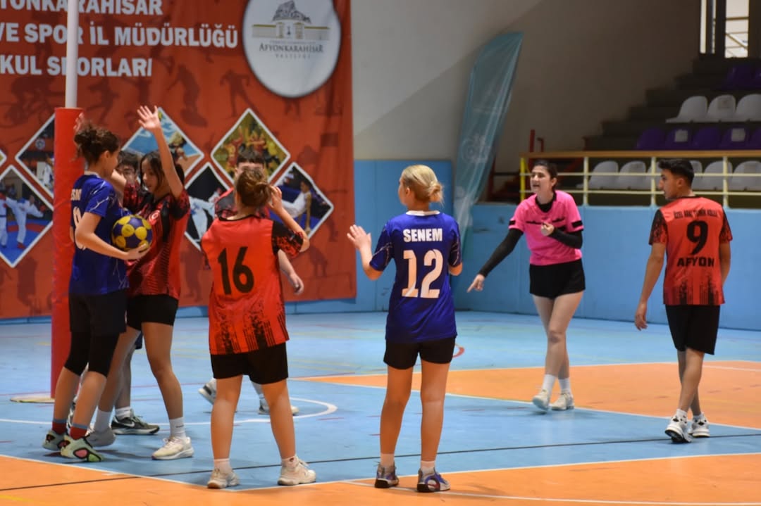 Afyonkarahisar'da Gençler ve Yıldızlar Korfbol Müsabakaları Heyecanı Başladı