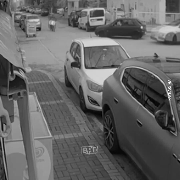 Antalya'da Tesla Sürücüsünün Kaza Yapması Sonucu İki Kişi Ağır Yaralandı