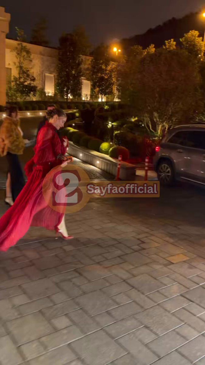 Serenay Sarıkaya'dan Hayranlarına Anlamlı Tavır