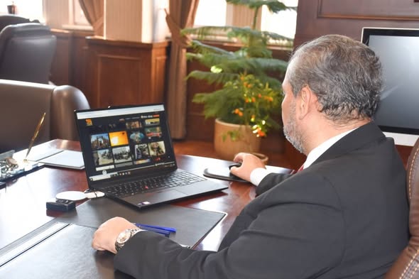 Afyonkarahisar Sağlık Bilimleri Üniversitesi Rektörü, AA'nın Yılın Kareleri Oylamasına Katıldı