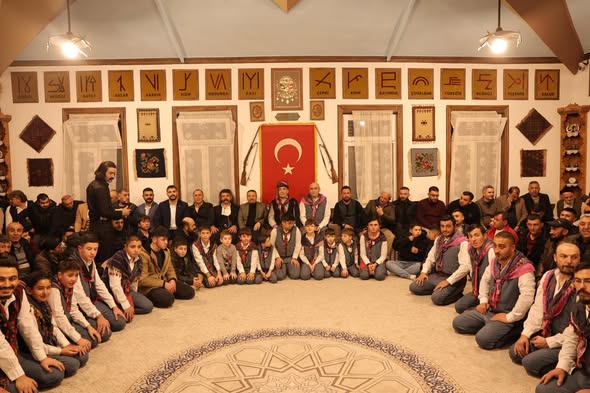 Sandıklı'da Geleneksel Yaren Gecesi Coşkusu