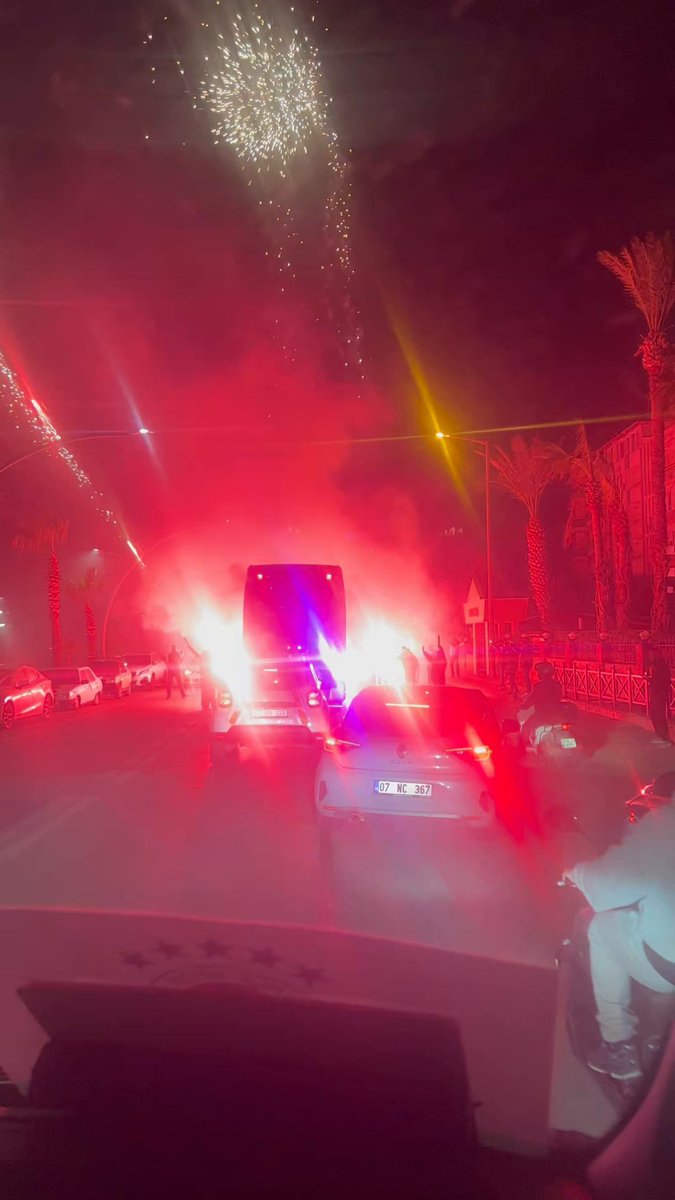 Fenerbahçe, Alanya'da Taraftar Coşkusuyla Karşılandı