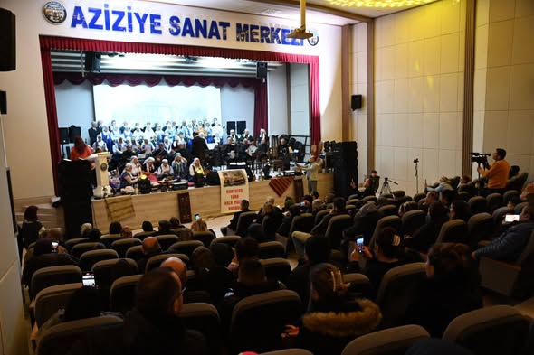 Kurtuluş Türk Halk Müziği Korosu Emirdağ'da Unutulmaz Bir Gece Yaşattı