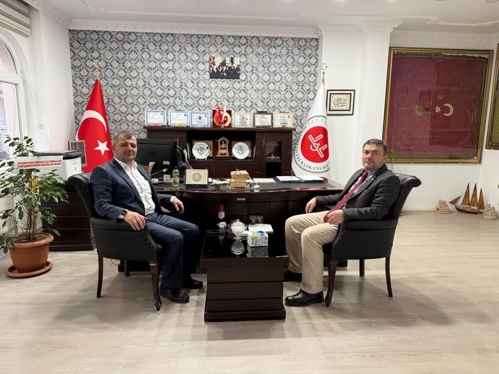 Belediye Başkanı Koyuncu, Umre Dönüşü Müftü Eker'i Ziyaret Etti