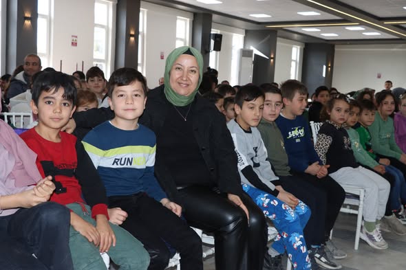 İscehisar'da Çocuklar Geleneksel Karagöz Oyunu ile Buluştu