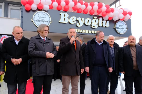 Afyonkarahisar'ın Dinar İlçesinde Yeni Pastane Açılışı Gerçekleşti