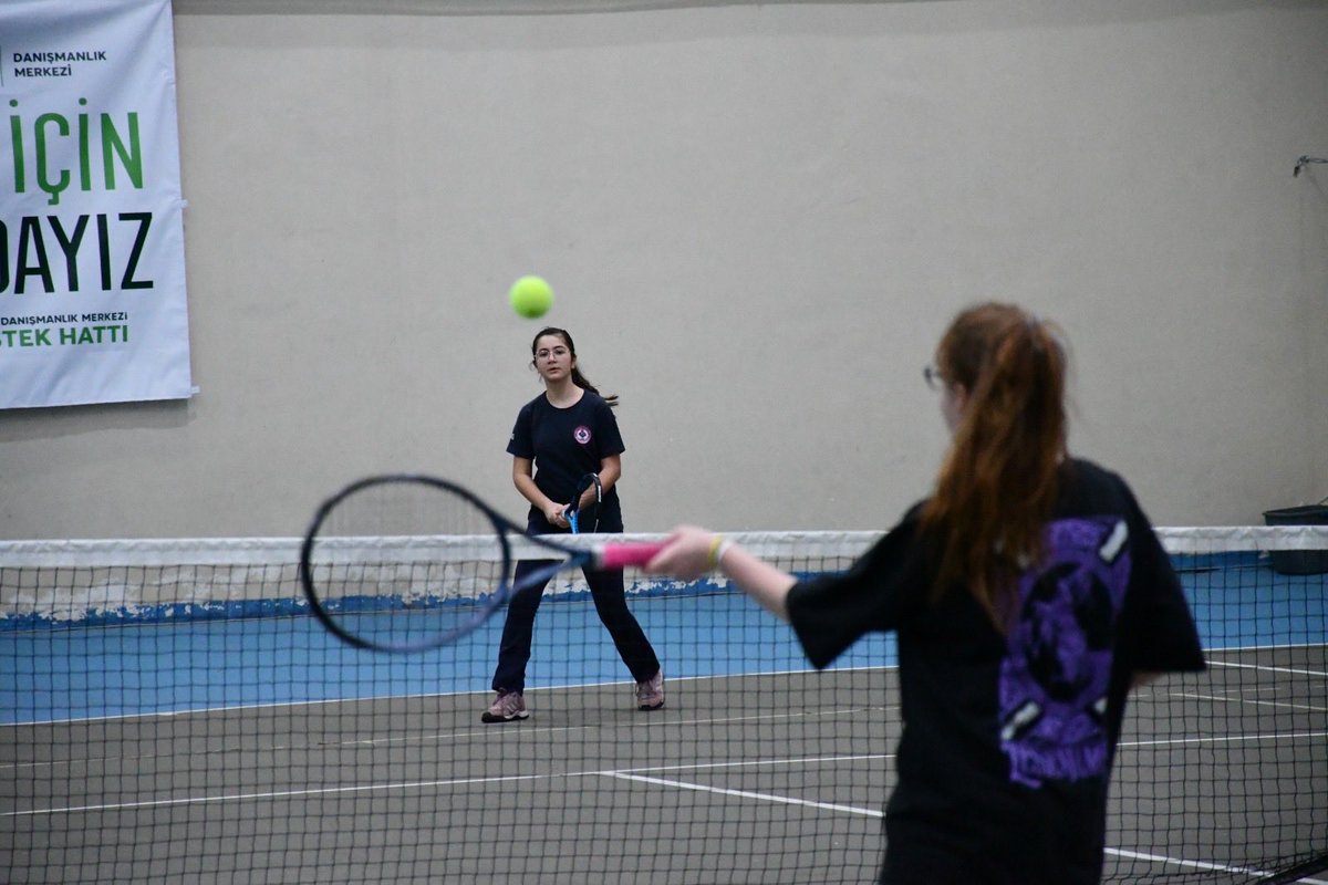 Afyonkarahisar'da Okul Sporları Tenis Turnuvası Yoğun Katılımla Başladı