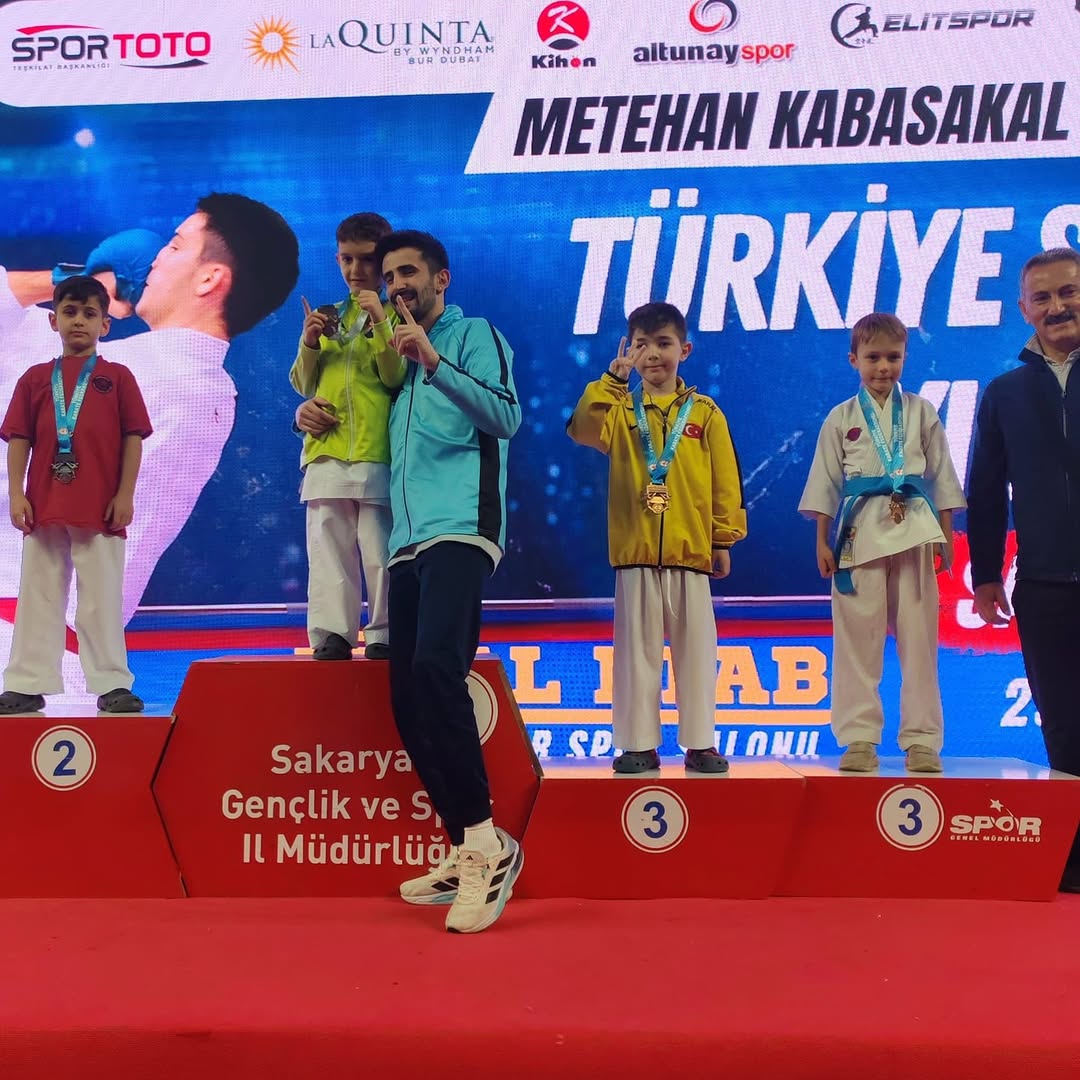 Afyonkarahisarlı Karateciler Türkiye Finalinden 12 Madalya ile Döndü