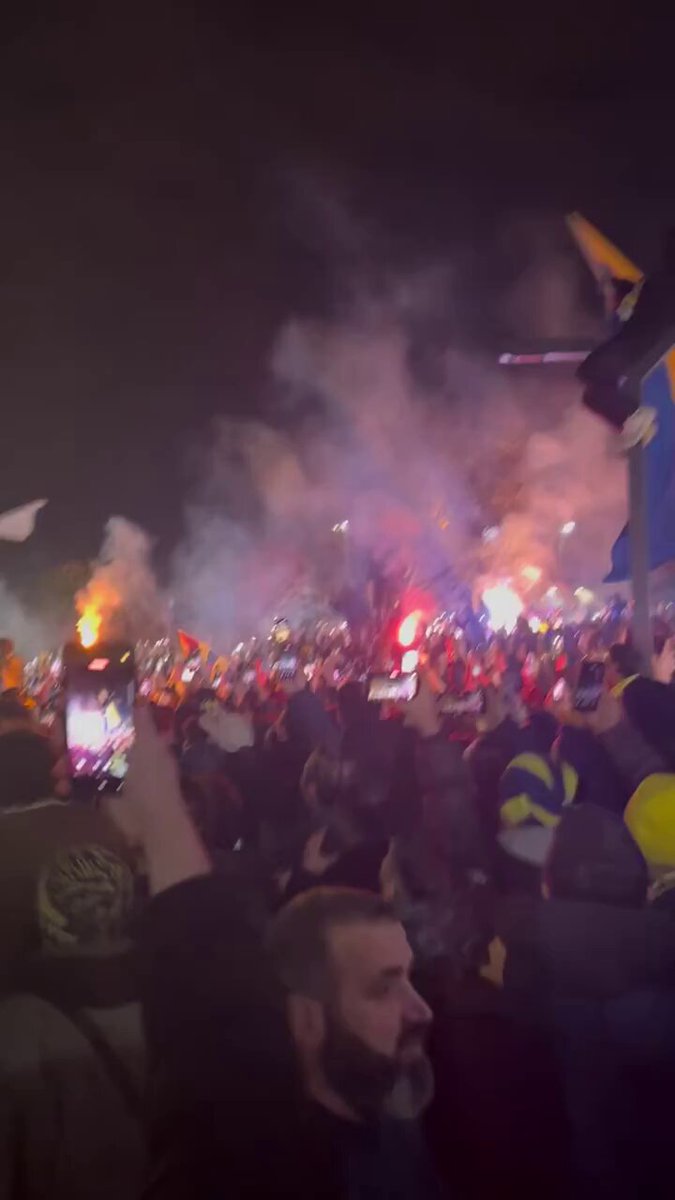 Fenerbahçe Taraftarları Yıldız Futbolcu N'Golo Kanté'yi Coşkuyla Karşıladı