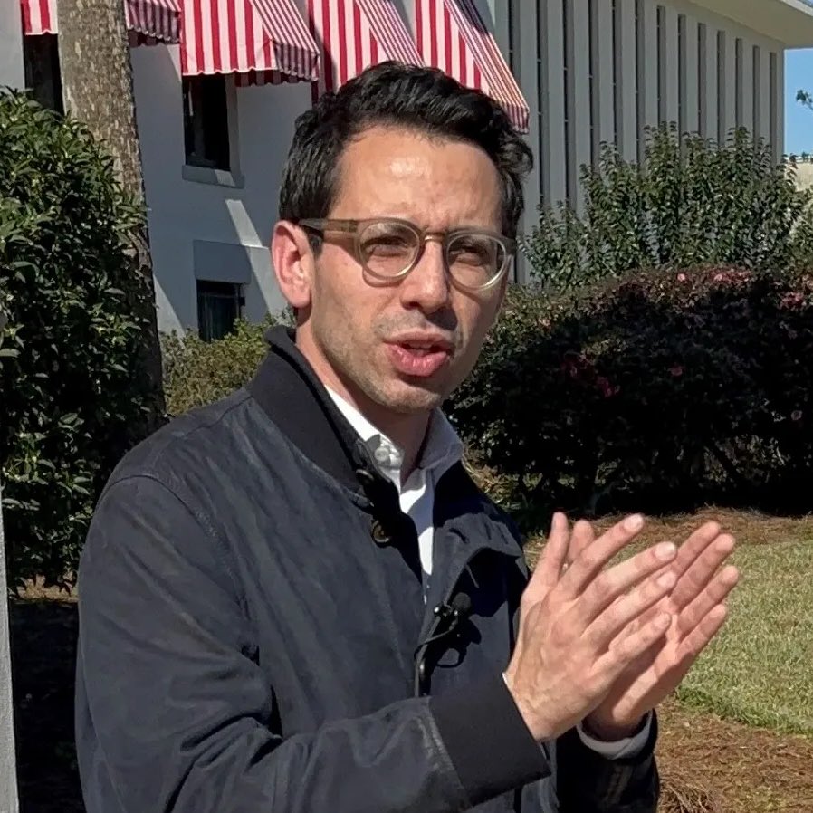 Florida Vali Adayı Tinder Üzerinden Seçmenlere Ulaşmaya Çalıştı, Hesabı Askıya Alındı