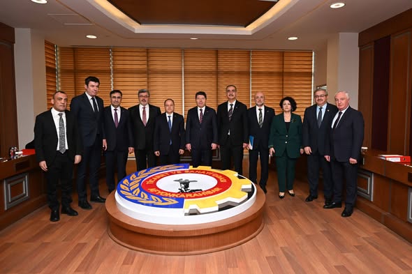 Afyonkarahisar'da Ekonomi ve Yatırım İstişaresi: Adalet Bakanı Yılmaz Tunç İş Dünyası ile Bir Araya Geldi