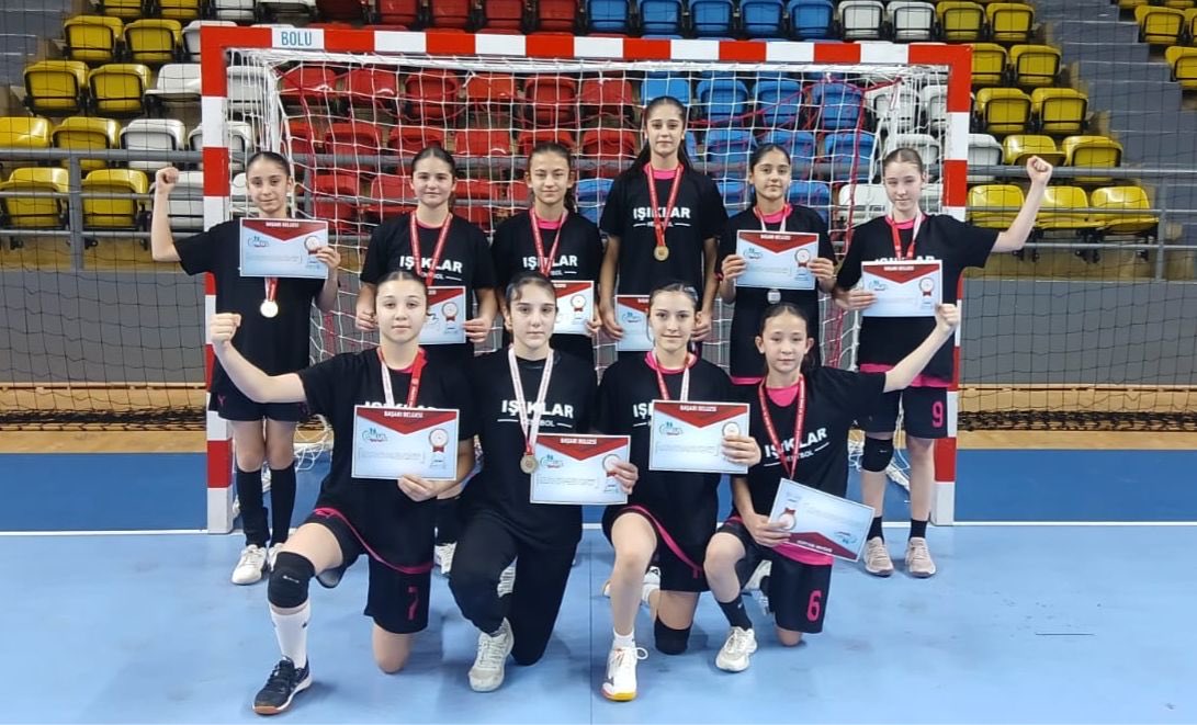 Işıklar Şeker Ortaokulu Yıldız Kızlar Hentbol Takımı Türkiye Finallerinde