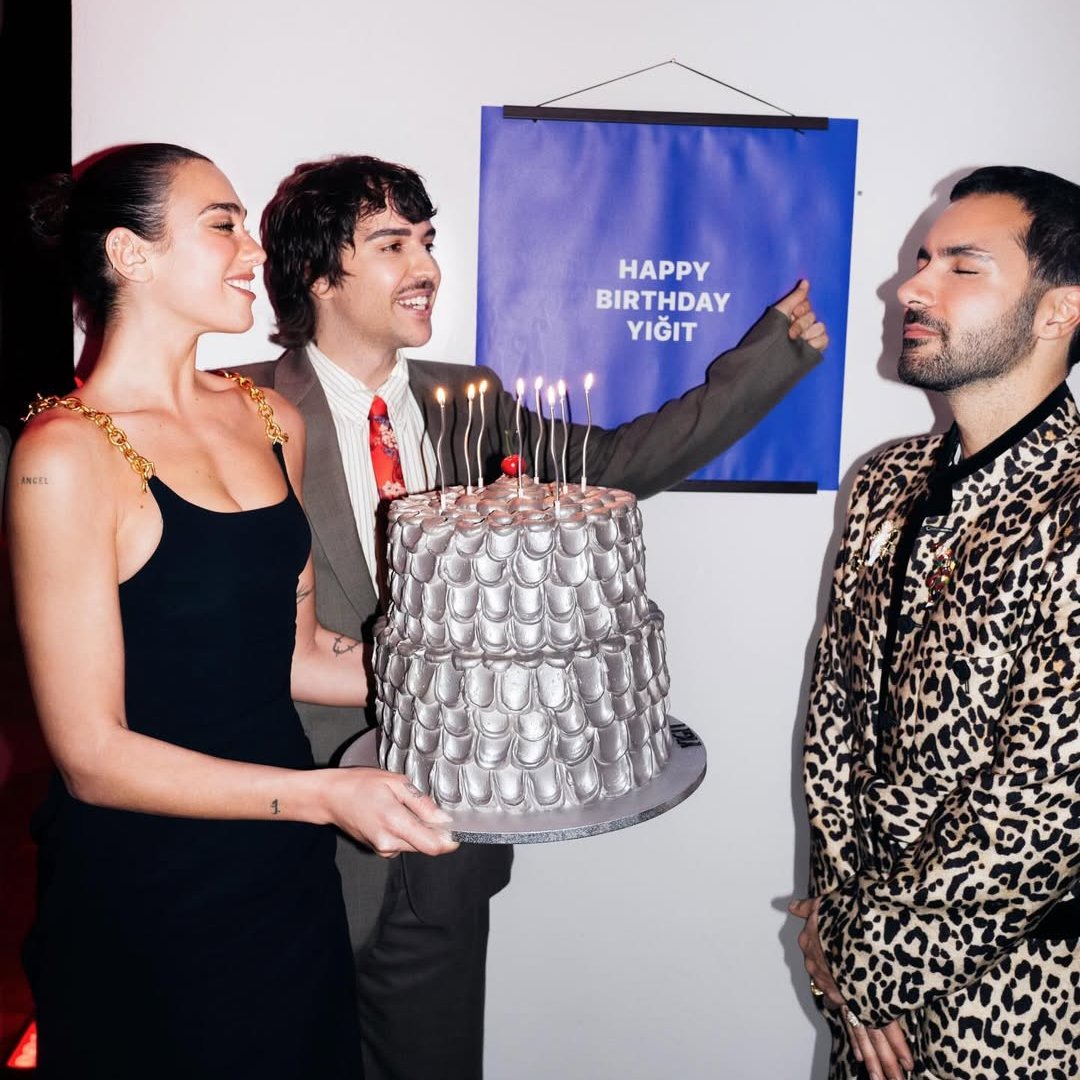 Dua Lipa, Türk Tasarımcı Yiğit Turhan'ın Doğum Gününde Görüntülendi