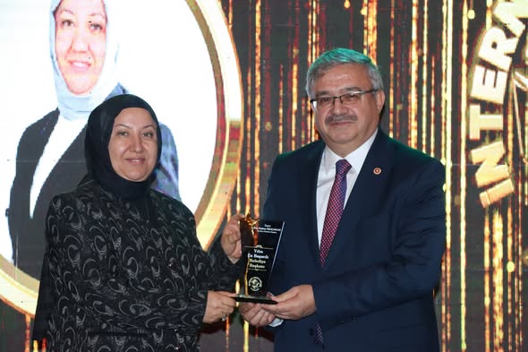 İscehisar Belediye Başkanı Seyhan Kılınçarslan'a En Başarılı İlçe Belediye Başkanı Ödülü