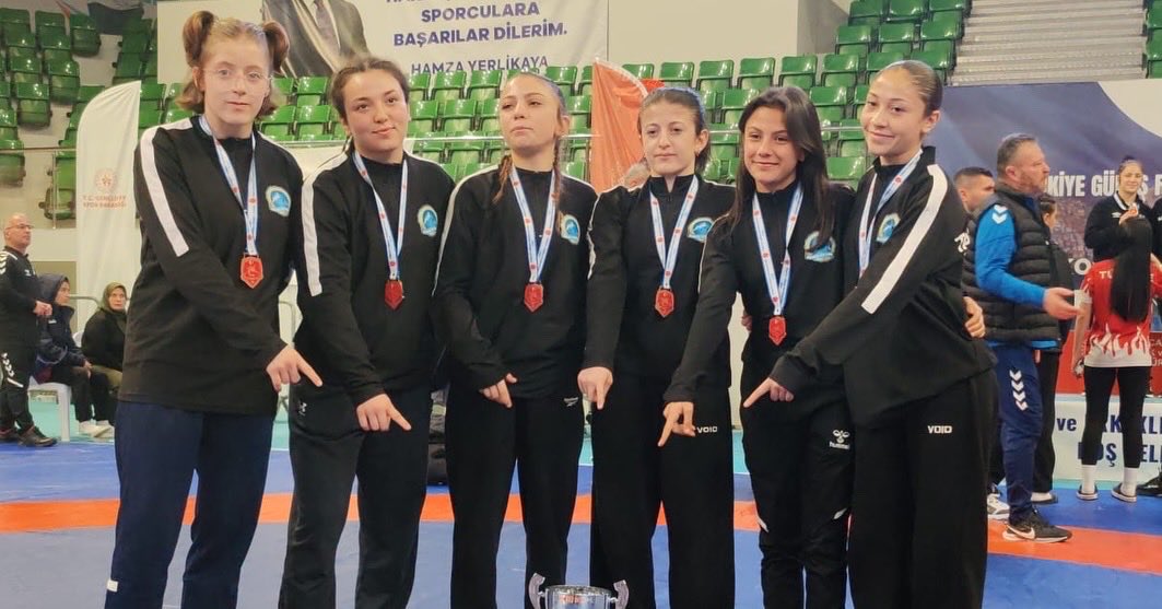 Taşoluk Belediye Spor Kulübü U17 Türkiye Şampiyonası'nda Fırtına Gibi Esiyor