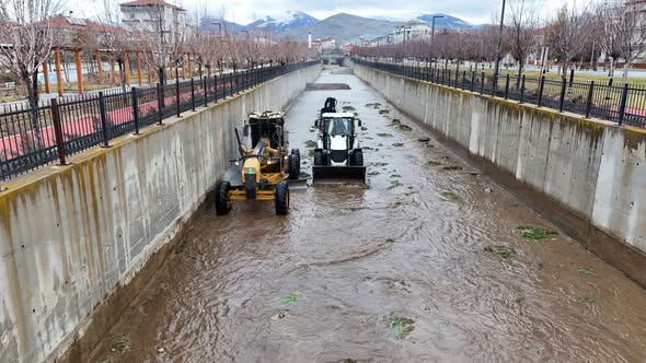 Sandıklı'da Millet Bahçesi'nde Çevre Temizliği Seferberliği