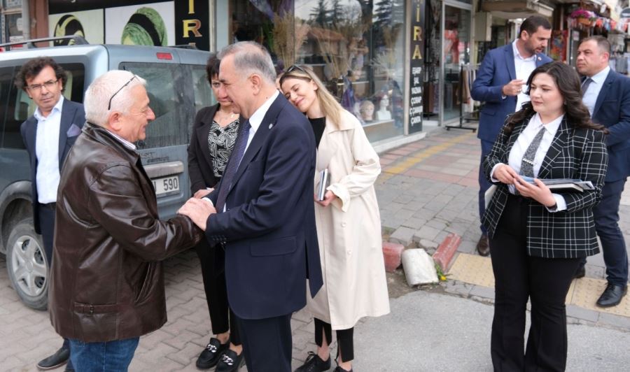 Afyonkarahisar İYİ Parti Milletvekili adayı esnafı dinledi