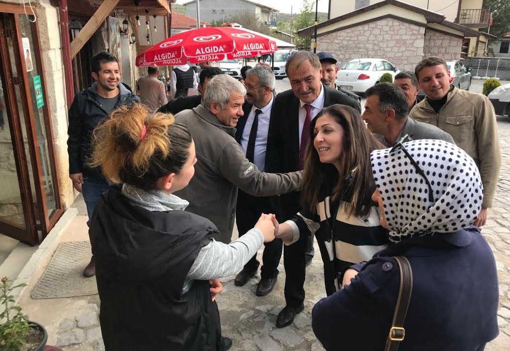 İYİ Parti Milletvekili Adayı Gönül Ar Güngör İhsaniye'de seçim çalışmaları yaptı.