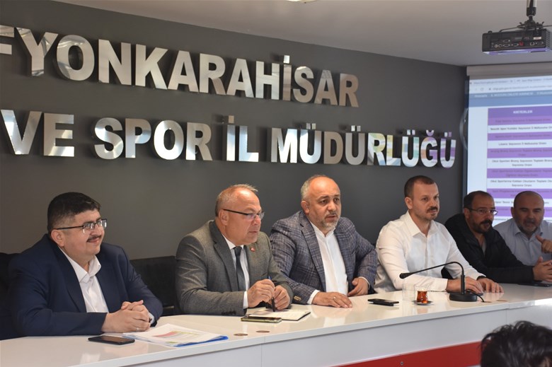 Afyonkarahisar Gençlik ve Spor İl Müdürlüğü, İlçe Müdürleri ile Değerlendirme Yaptı.