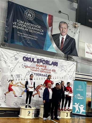 Okul Sporları Güreş Şampiyonası'nda Taşoluk ve Afyonkarahisar Spor Lisesi büyük başarı elde etti