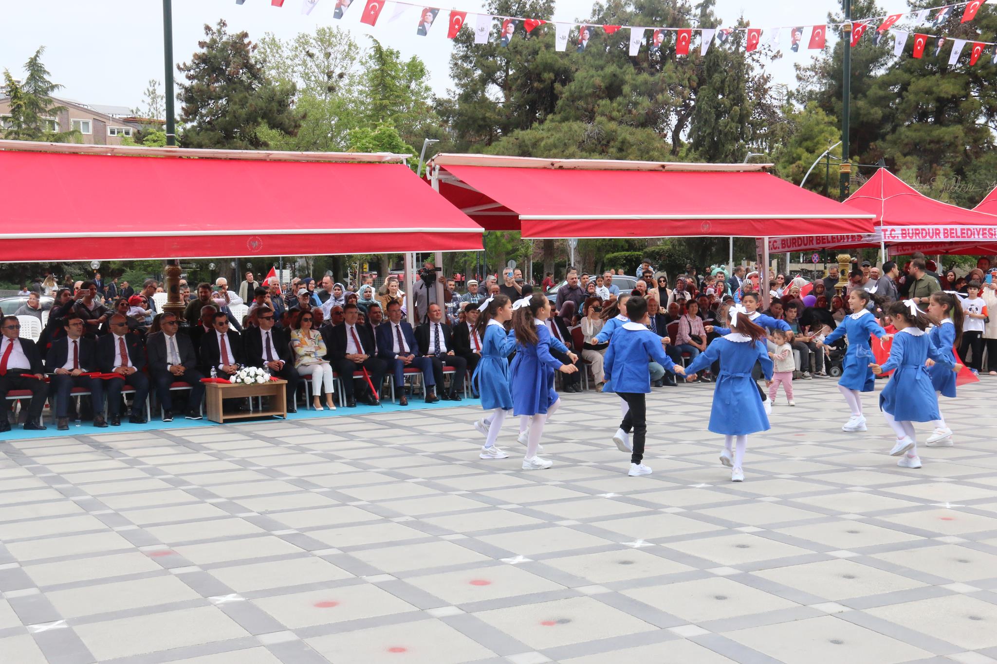 Burdur Valisi Türker Öksüz, 23 Nisan Ulusal Egemenlik ve Çocuk Bayramı'nı Coşkuyla Kutladı