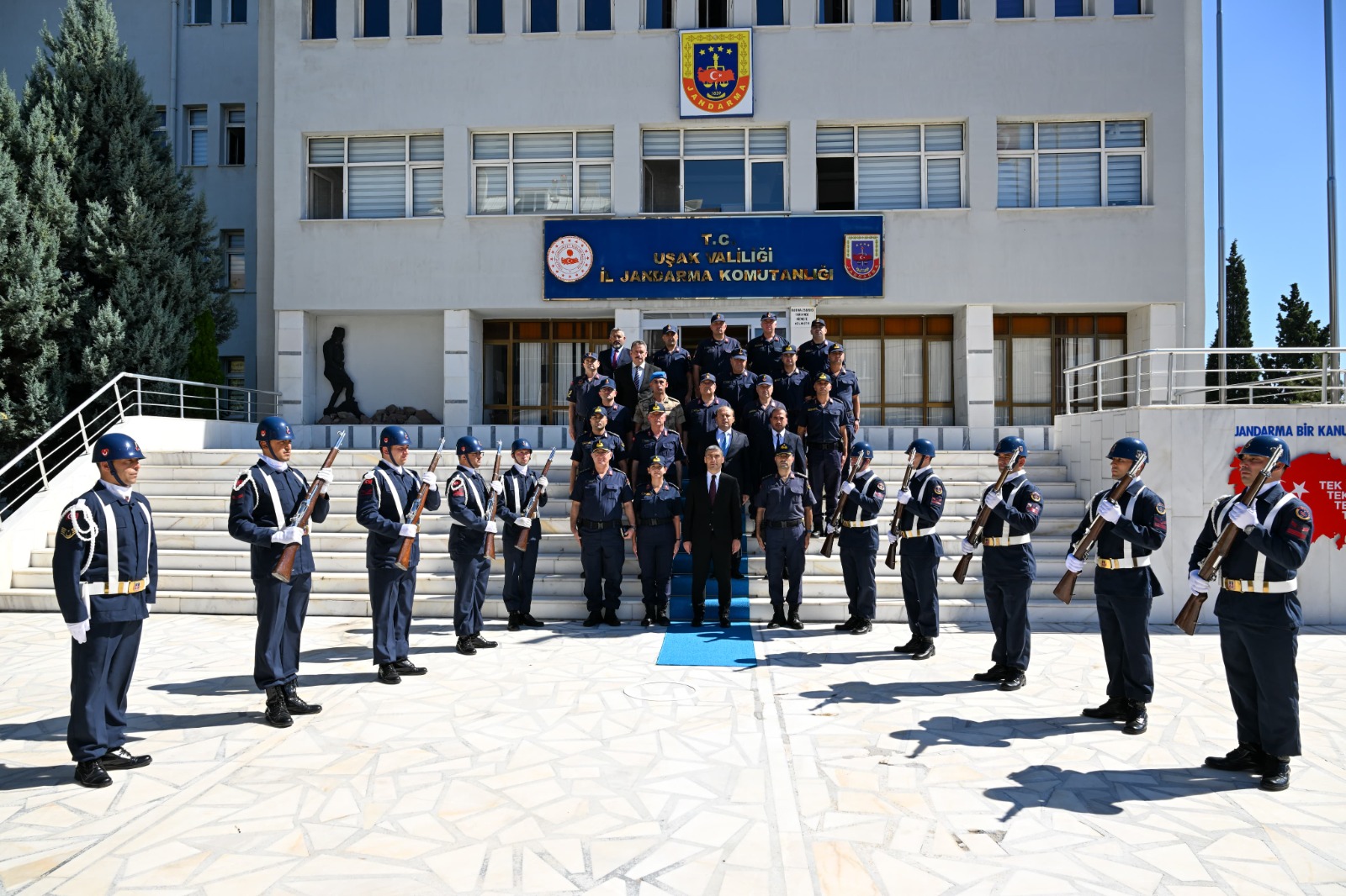 Vali Naci Aktaş İl Emniyet Müdürlüğü ve İl Jandarma Komutanlığı'nı Ziyaret Etti 