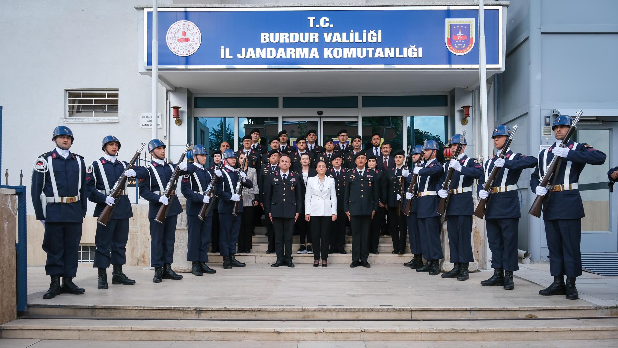 112 ACİL ÇAĞRI HİZMETLERİ TOPLANTISINA BAŞKANLIK ETTİ, EMNİYET MÜDÜRLÜĞÜ VE JANDARMA KOMUTANLIĞI'NDA BRİFİNG ALDI