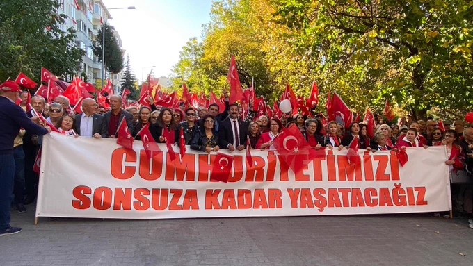 Eskişehir'de Cumhuriyet'in 101. yılı coşkuyla kutlandı