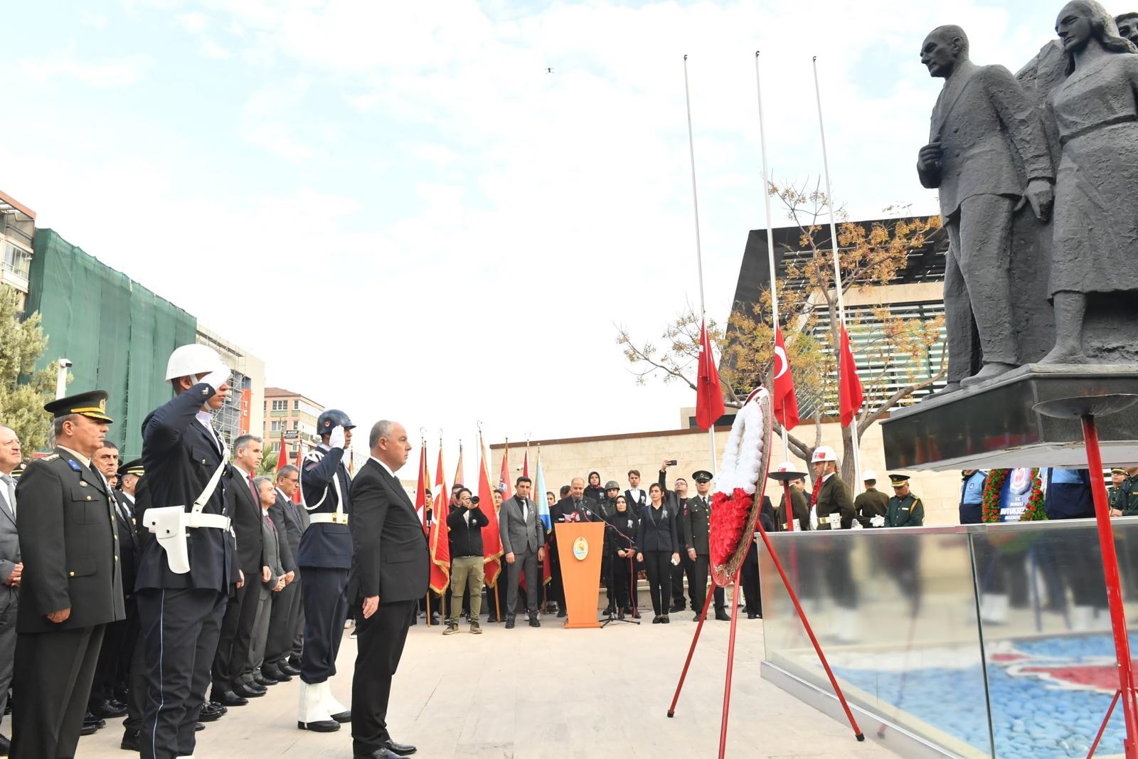 Mustafa Kemal Atatürk'ün 86. Ölüm Yıl Dönümü Törenle Anıldı