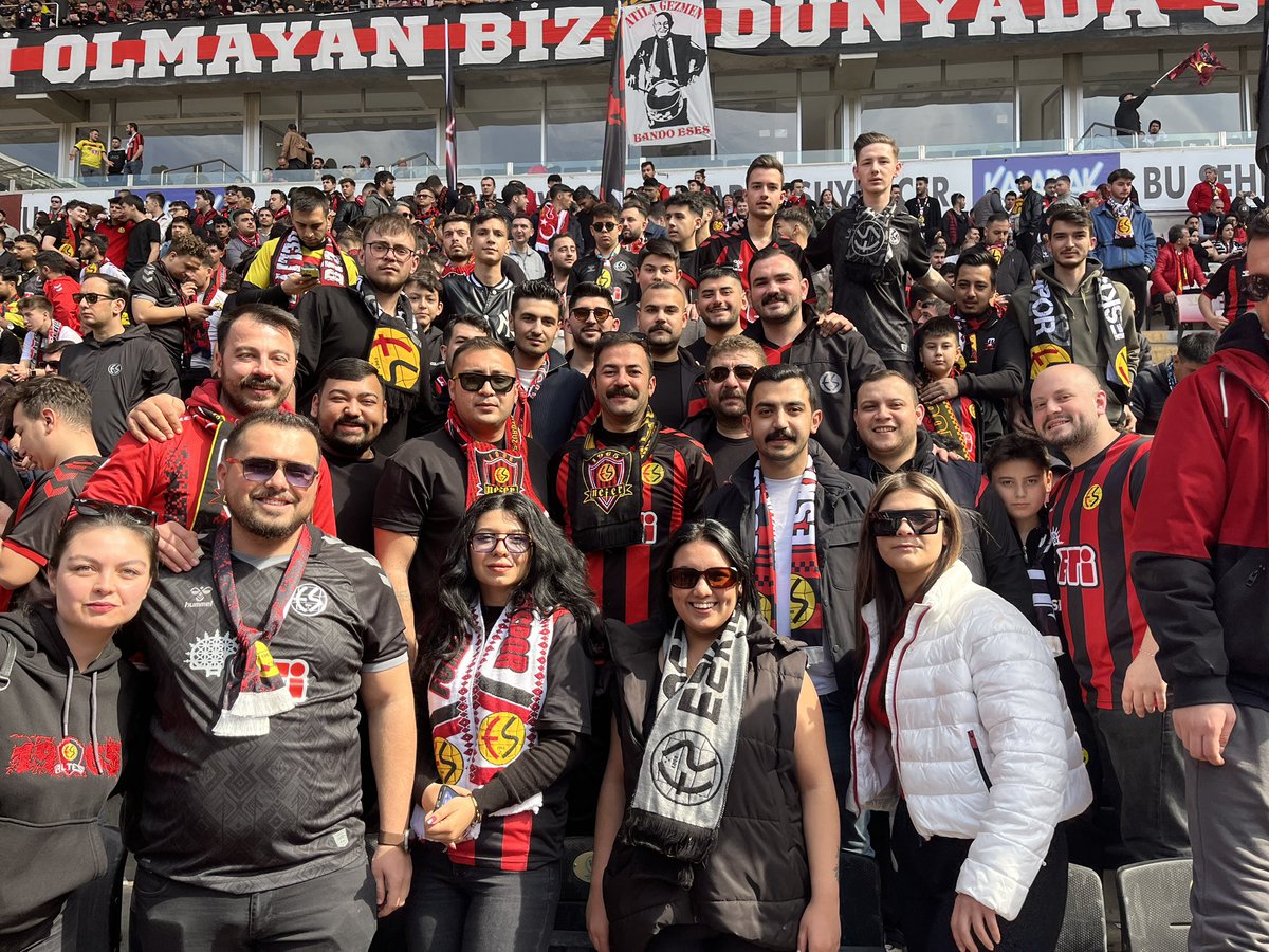 CHP Eskişehir İl Başkanlığı, Eskişehirspor'un Anamur Belediyespor Maçı Takipçilerini Destekledi